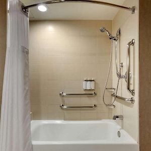 Queen Suite Mobility accessible